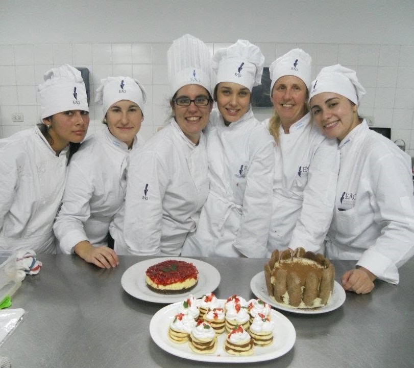 Griselda trabajando en su cocina