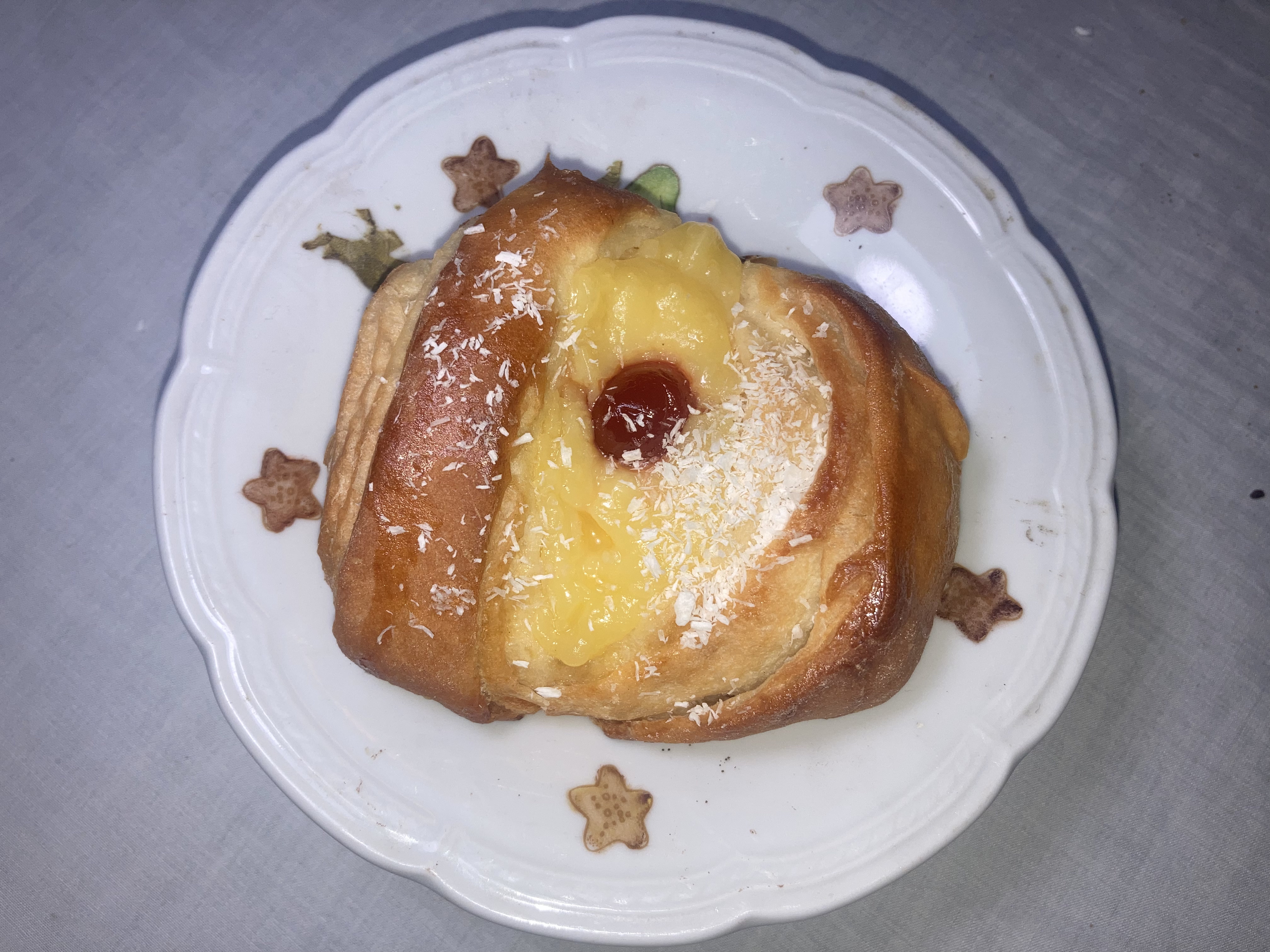 Pancito relleno de dulce de leche, perfecto para el desayuno o la merienda.
