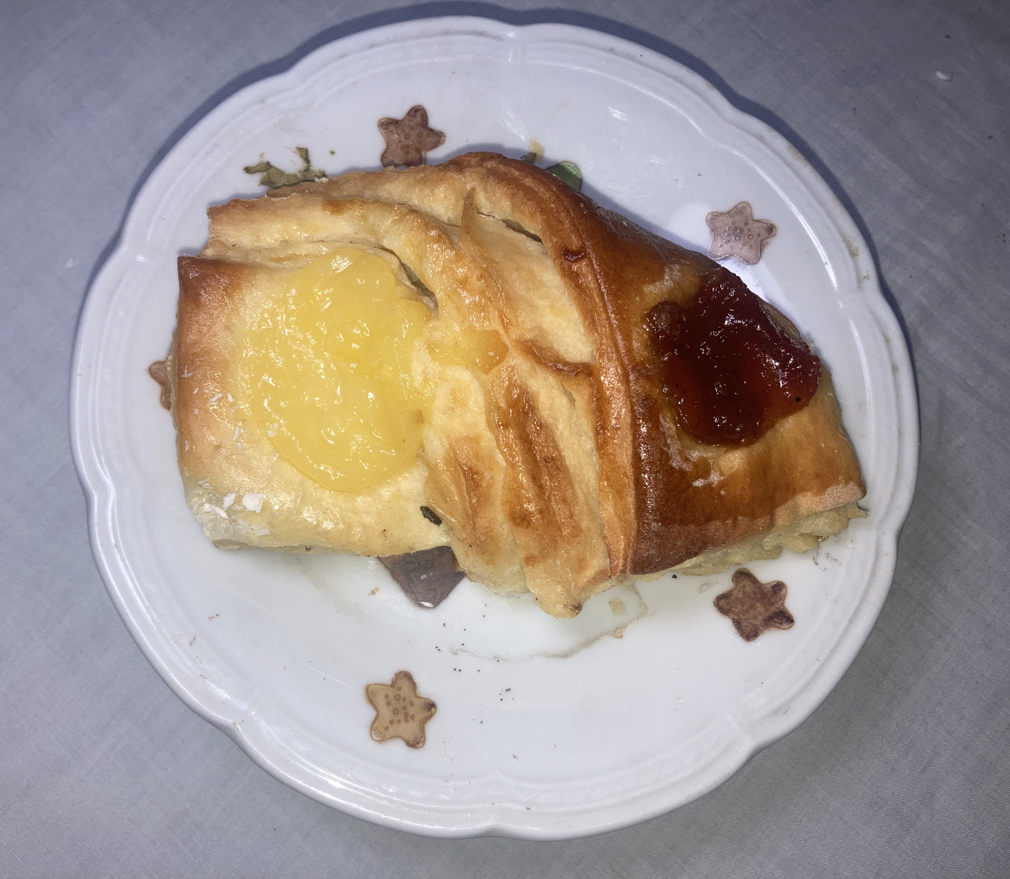 Pancito relleno de dulce de leche, perfecto para el desayuno o la merienda.